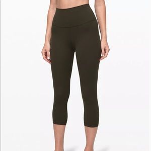 LULULEMON Wunder Under in Luxtreme 21” inseam LIKE NEW!